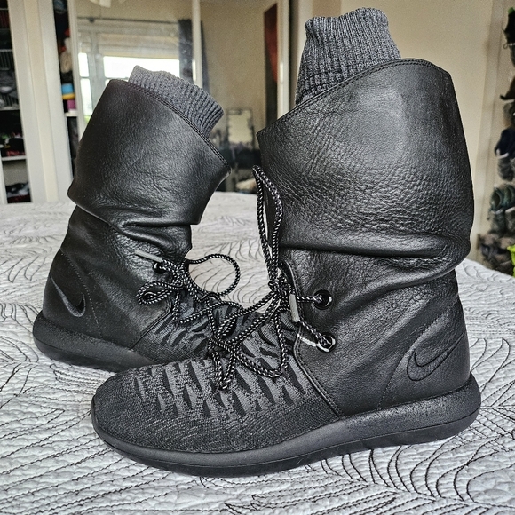 EUC Nike Roshe 2 Hi Flyknit Slouch Leather Boots W Sz 7 All Black Gray - Picture 2 of 16